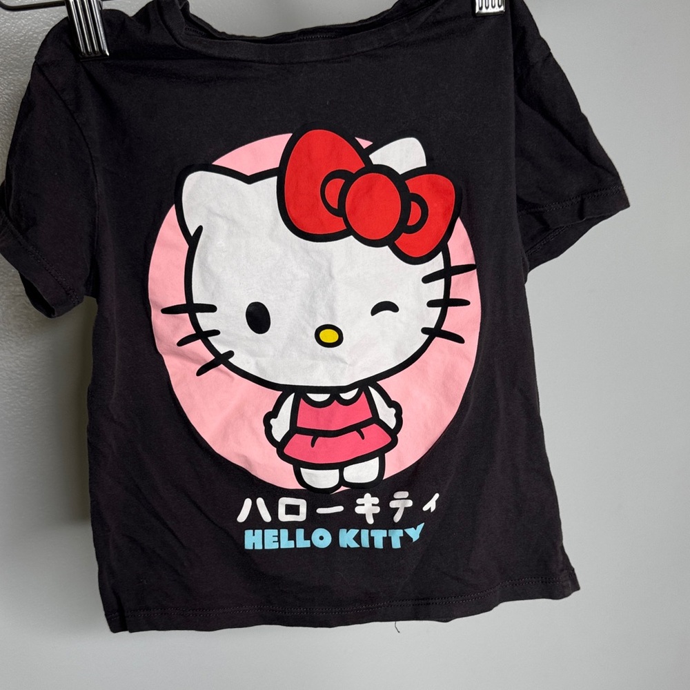 H&M Hello Kitty Japanese Circle Graphic T-Shirt